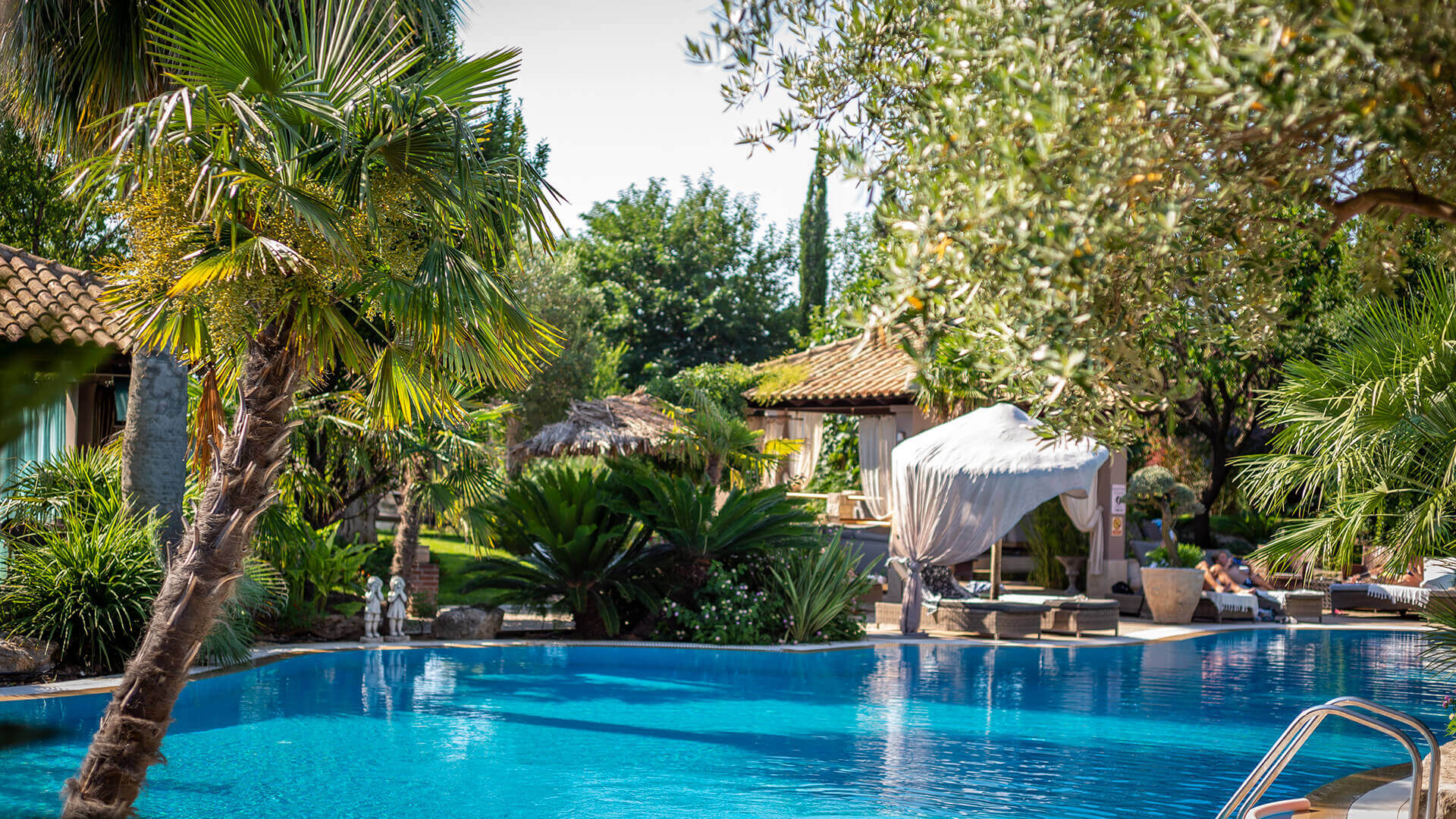 Achtis hotel is a luxury hotel in Afitos, Halkidiki.